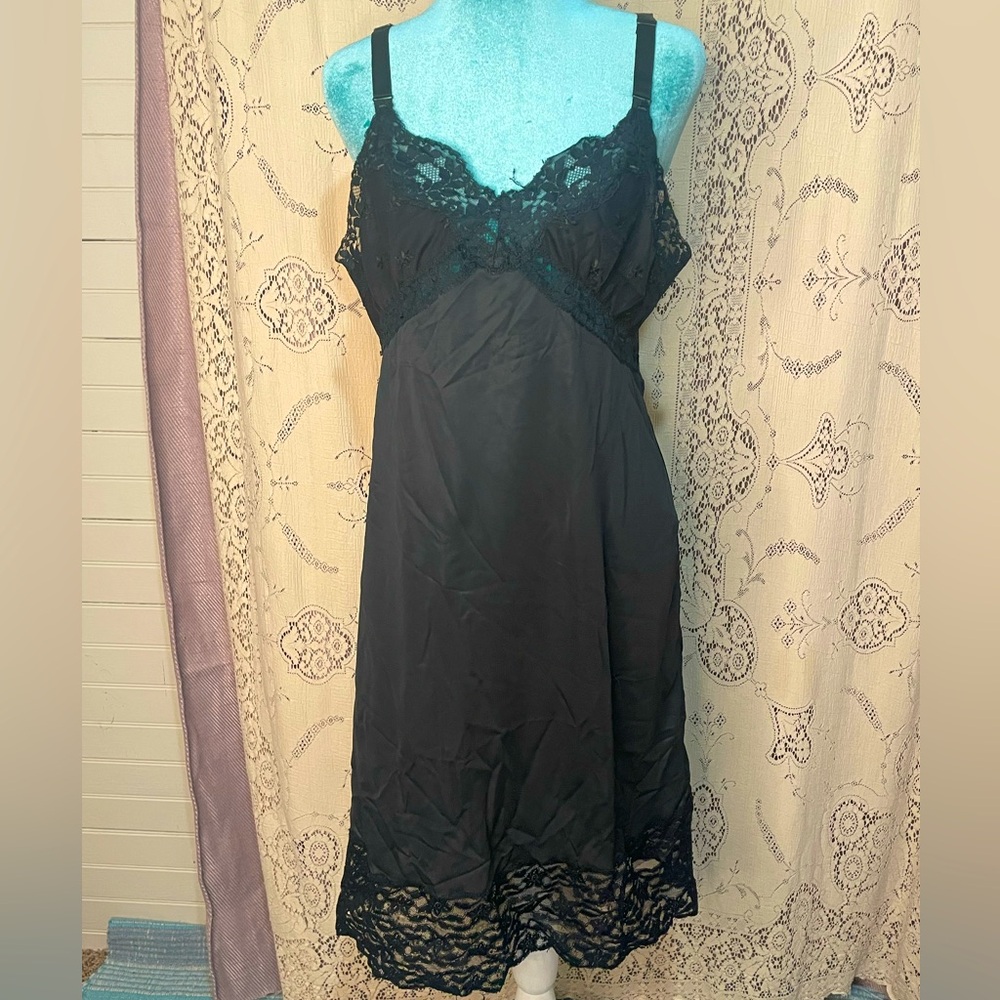 Charmode: vintage black slip with embroidered details